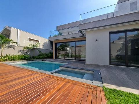 Sobrado à venda com 3 suítes no Loteamento Alphaville Campinas, em Campinas