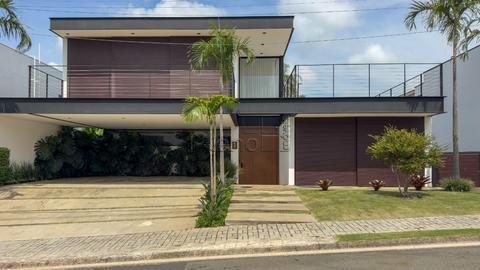 Casa à Venda no Condomínio Reserva das Palmeiras em Valinhos, no bairro Jardim Europa.
