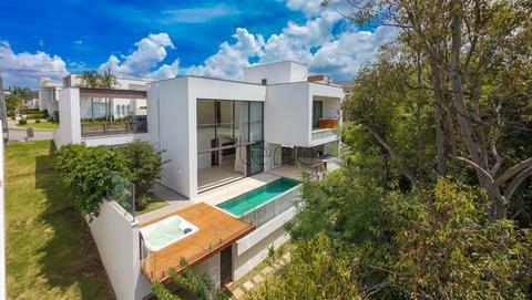 Casa à Venda no Condomínio Reserva das Palmeiras em Valinhos, no bairro Jardim Europa.