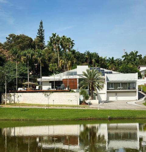 Casa à Venda no Condomínio Marambaia em Vinhedo, no bairro Marambaia.
