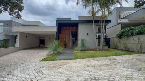 Casa à Venda no Condomínio Villagio Canto Del Bosco em Valinhos, no bairro Jardim Paiquerê.